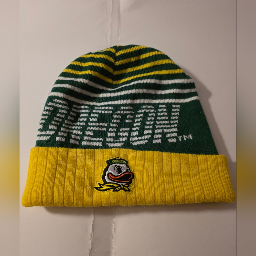 Top of the World Oregon Ducks Green and Yellow Beanie Hat
